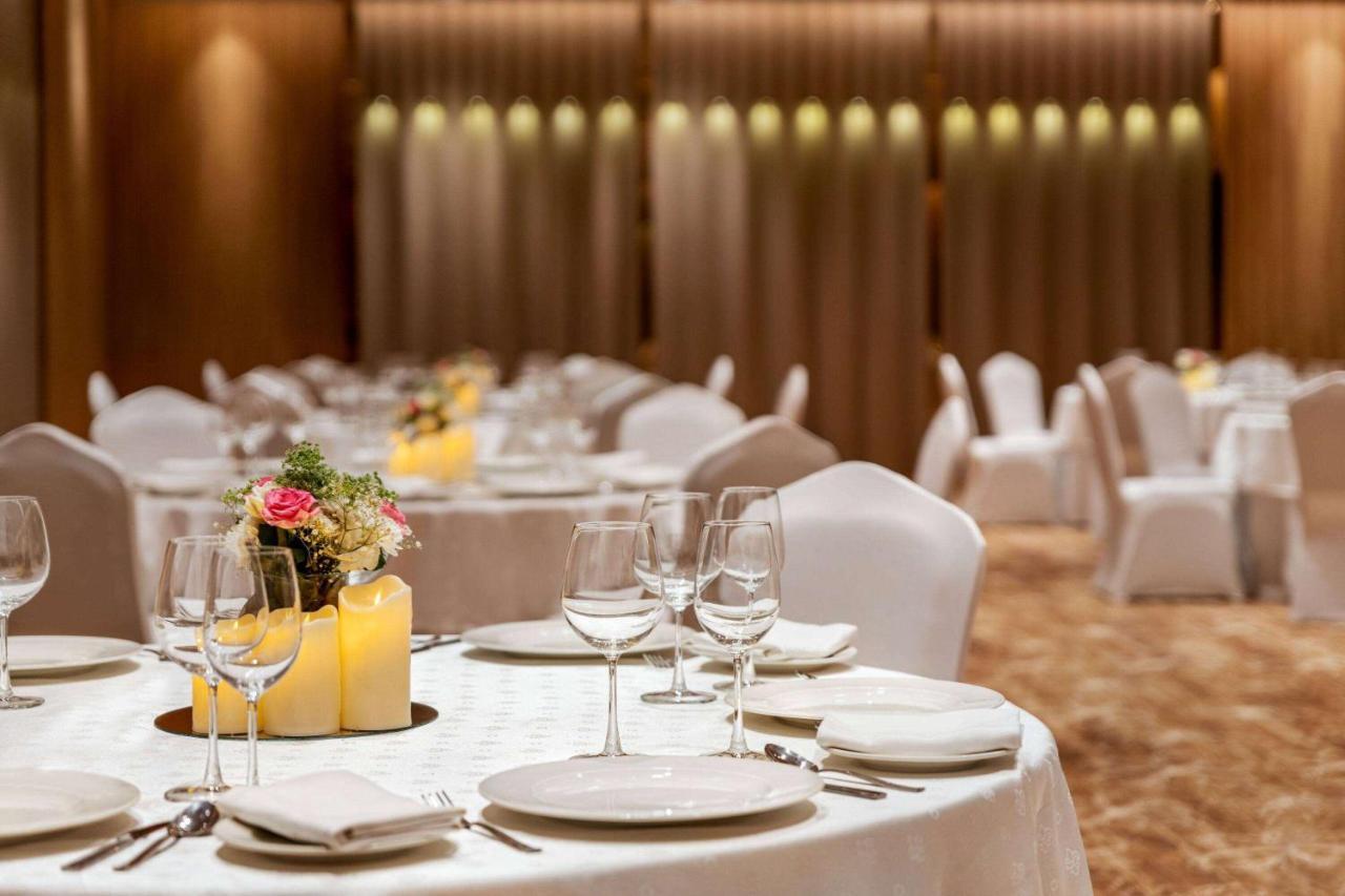 Ramada Encore By Wyndham Indore Nipania 외부 사진