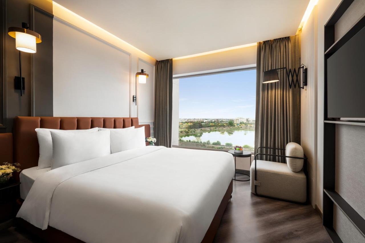 Ramada Encore By Wyndham Indore Nipania 외부 사진