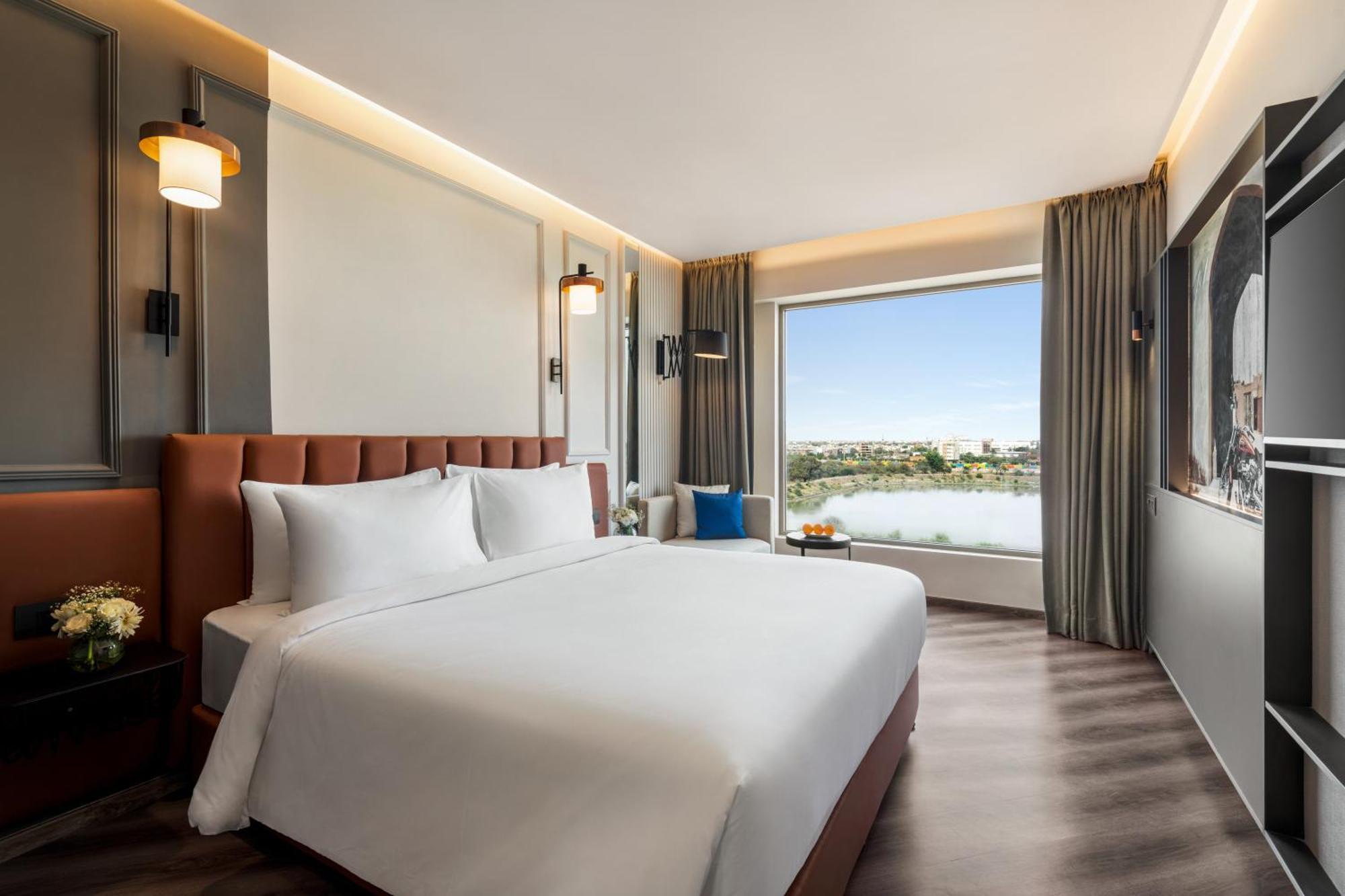 Ramada Encore By Wyndham Indore Nipania 외부 사진